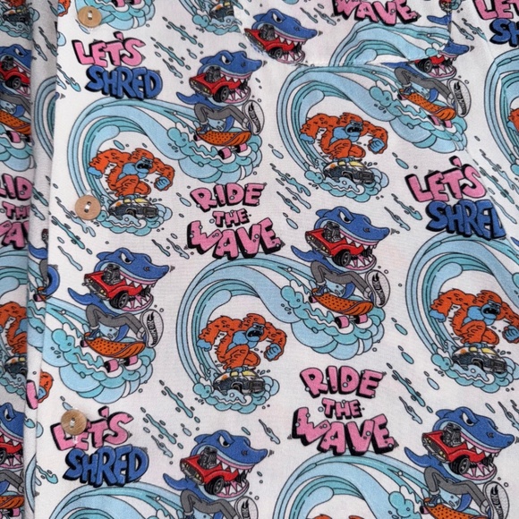 HOT WHEELS "Ride the Wave" Graphic Button Down Short Sleeve Shirt Surfing Men’s - Picture 5 of 9